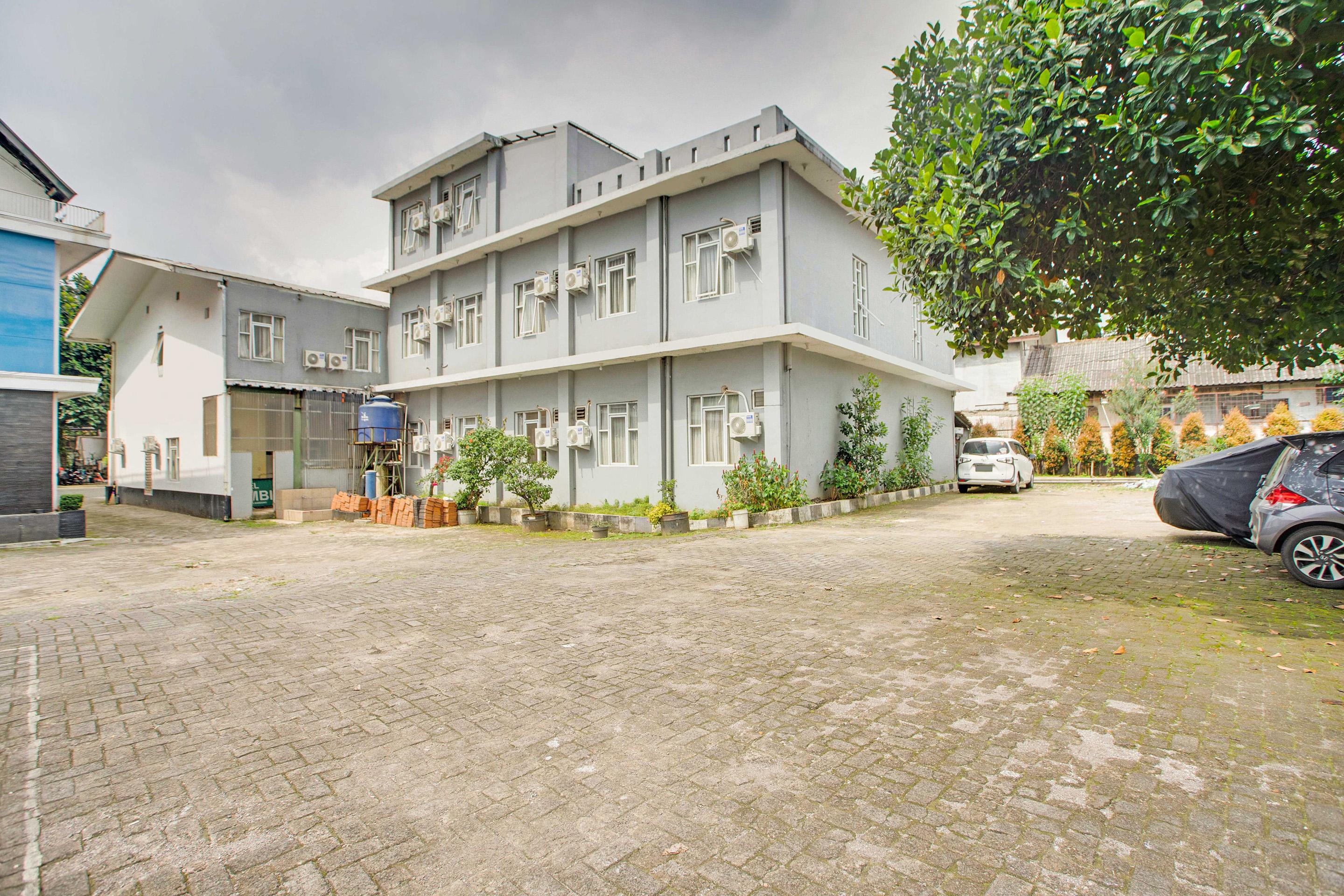 Reddoorz @ Hotel Arimbi Dewi Sartika Baru Bandung Dış mekan fotoğraf